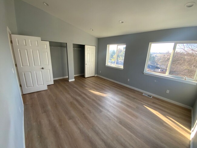 Building Photo - Newly Remodeled Tacoma Gem - Big and Spaci...