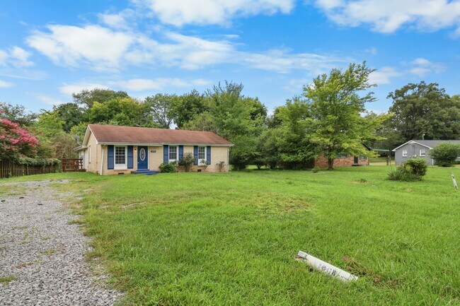 Building Photo - 2724 Ann Dr