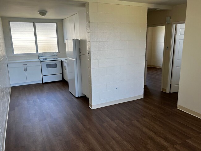 Building Photo - Pearl Manor Apts/2BD/1BA/1PK