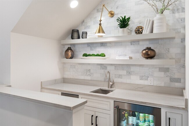 Building Photo - 3537 Villanova St