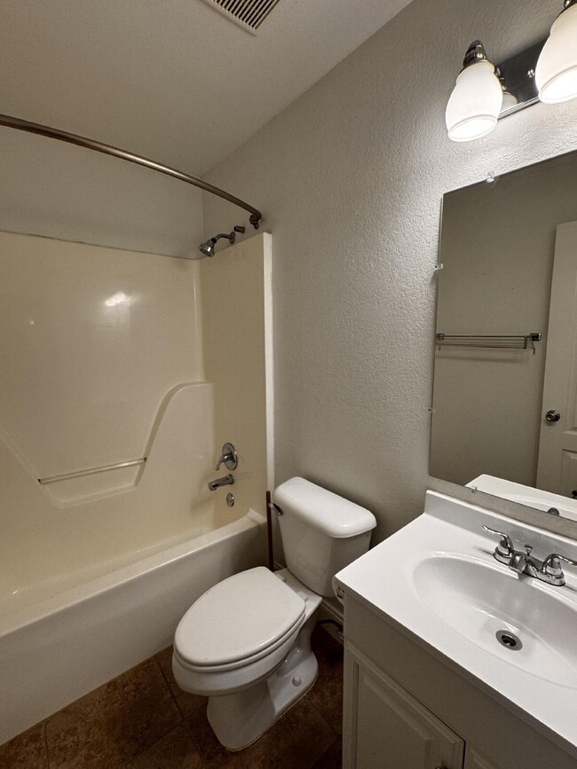 Building Photo - 659 Frances Dr