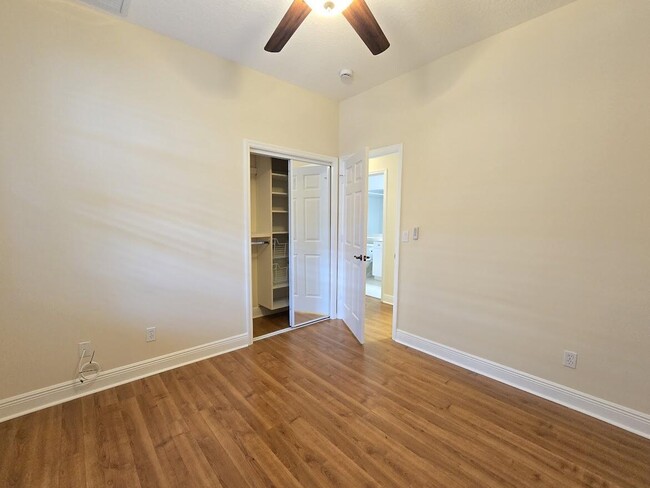 Building Photo - 1463 SE Tidewater Pl