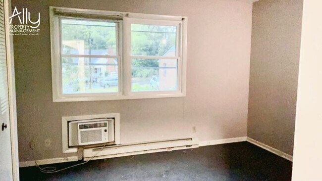 Building Photo - 122 Harmon St