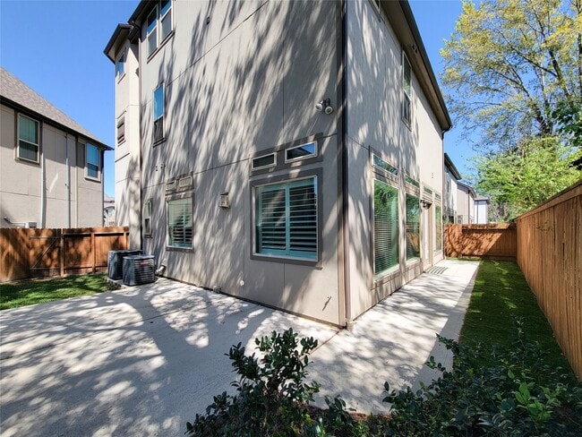 Building Photo - 935 W Lacey Garden Loop