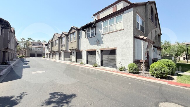 Primary Photo - 2222 E Huntington Dr
