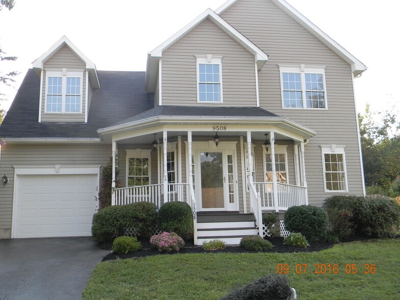 This home is waiting for the perfect family and pet! - 9508 Dabney Court