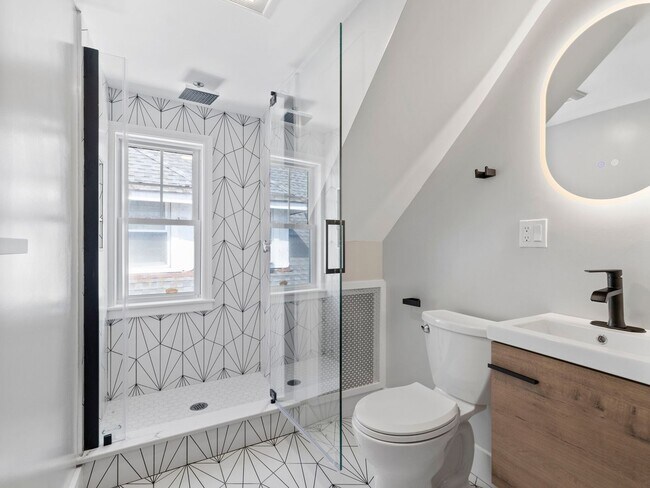 Building Photo - Massive Medford Apt near T & Tufts!  2-bat...