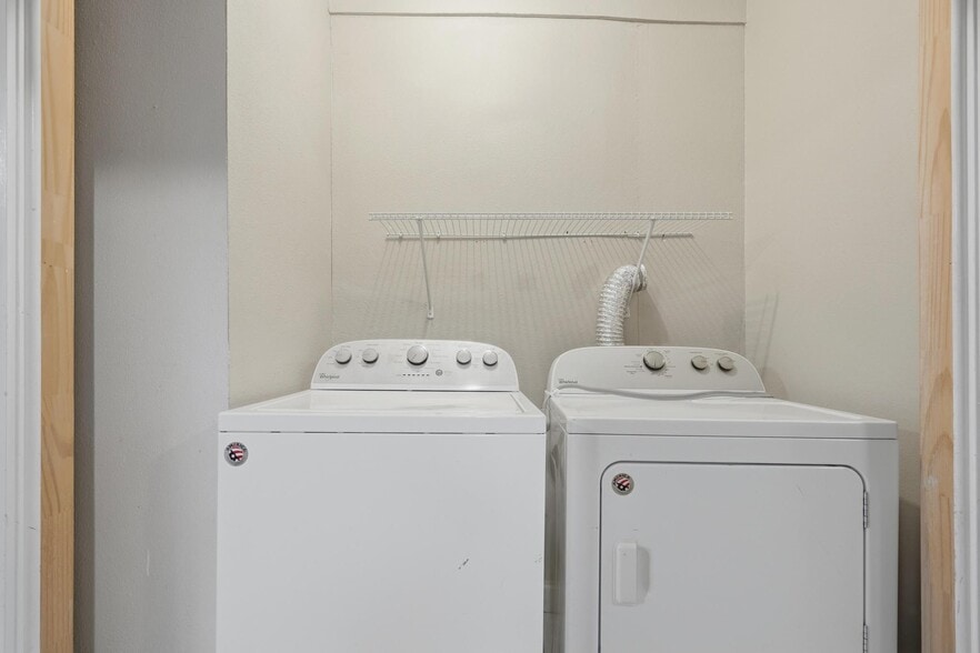 Building Photo - 1341 Hickory St