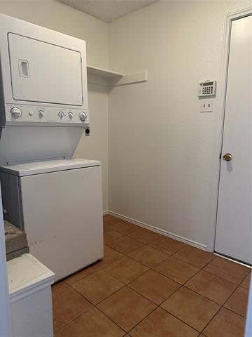 Building Photo - 2006 Oakglen Dr