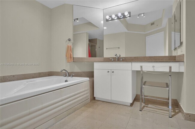 Building Photo - 4775 Collins Ave