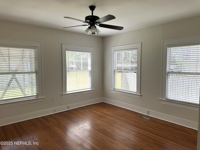 Building Photo - 1732 Naldo Ave