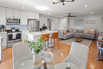 Building Photo - 7858 Cowles Mountain Ct