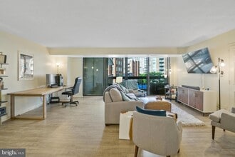 Building Photo - 3800 Fairfax Dr