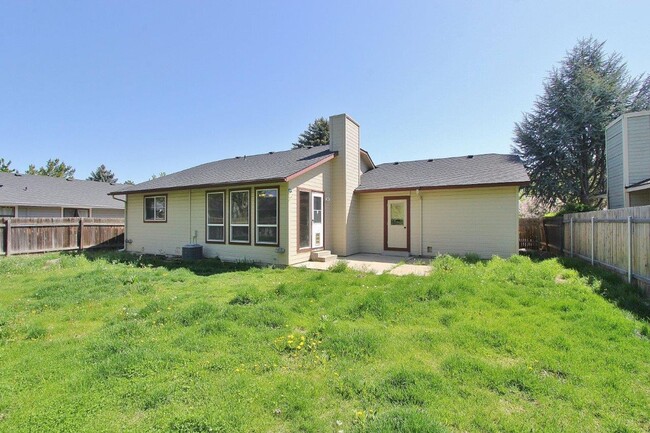 Building Photo - Single-Level w/BG Home in a Quiet Neighbor...
