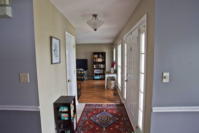 Building Photo - 2627 Holly Rock Dr