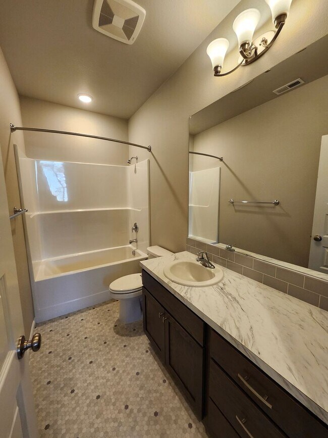 Building Photo - Charming 3-Bedroom, 2-Bath Home with Spaci...