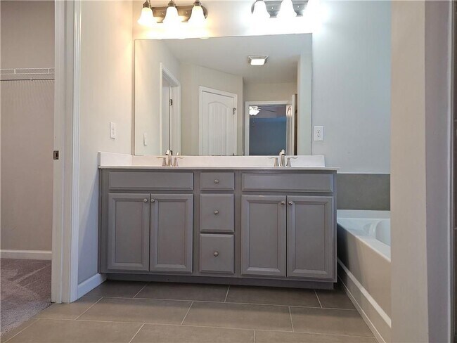 Building Photo - 871 Sunset Park Dr