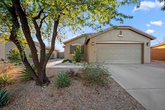 Building Photo - Move in ready 3 bedroom plus a den!