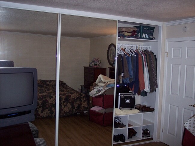 Building Photo - Upstairs 1 Bed/1 Bath Condo in Del Cerro!