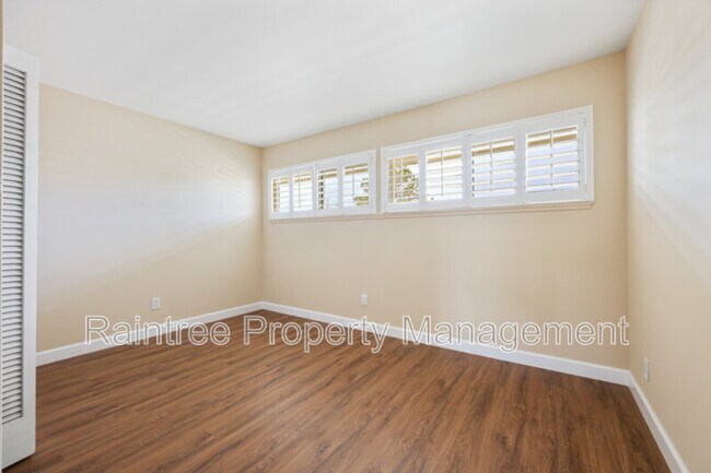 Building Photo - 620 W Solana Cir