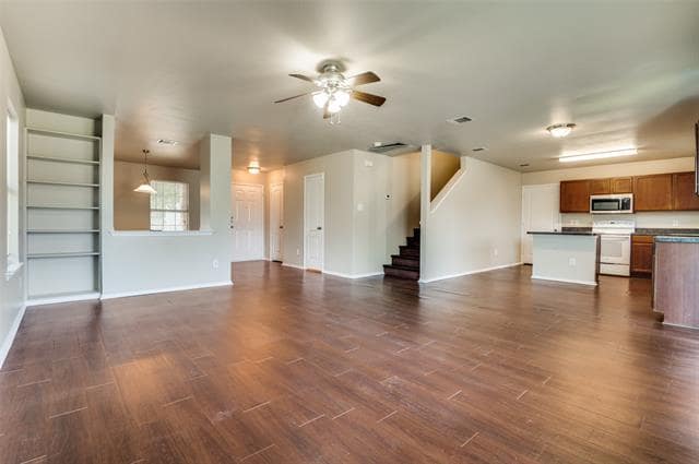 Building Photo - 207 Silver Spur Dr