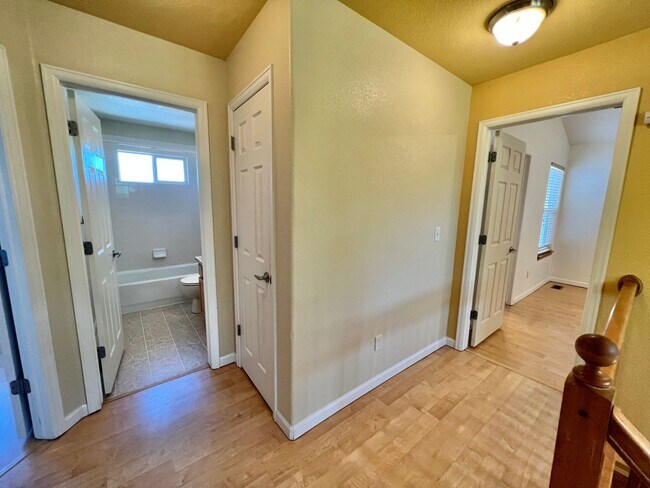 Building Photo - 3 bed 3.5 Bath with Bonus Studio Suite Above Detached Garage!