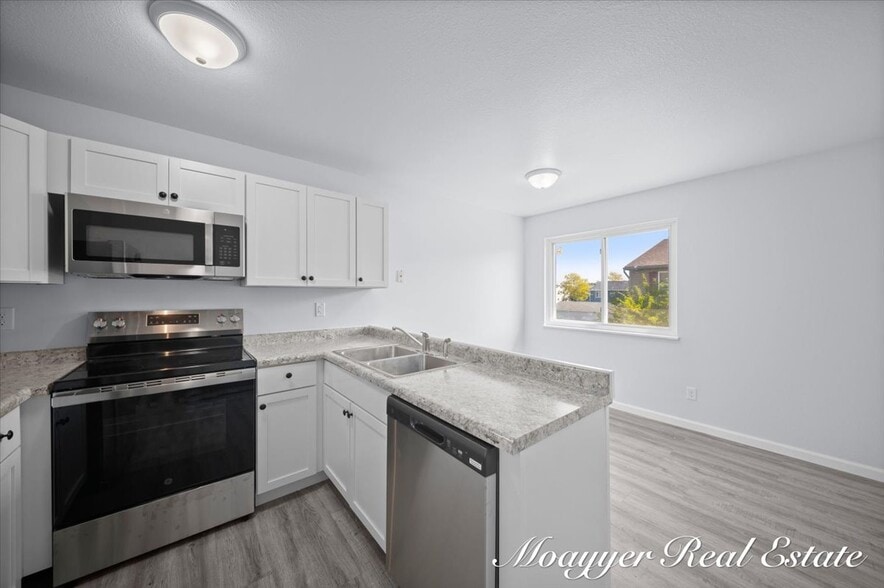 Building Photo - 1041 Abbey Ct