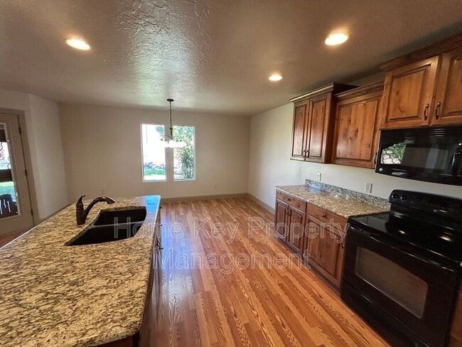 Building Photo - 157 E Foothill Dr