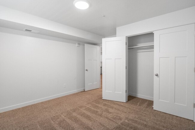 Building Photo - Up to $1000 Off First Month! Modern 3rd-St...