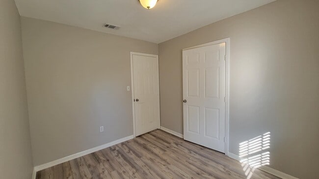 Building Photo - 709 Whippoorwill Ln