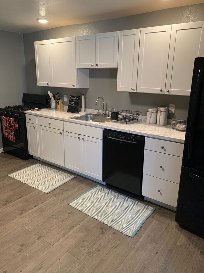 Building Photo - 903 E Cason st