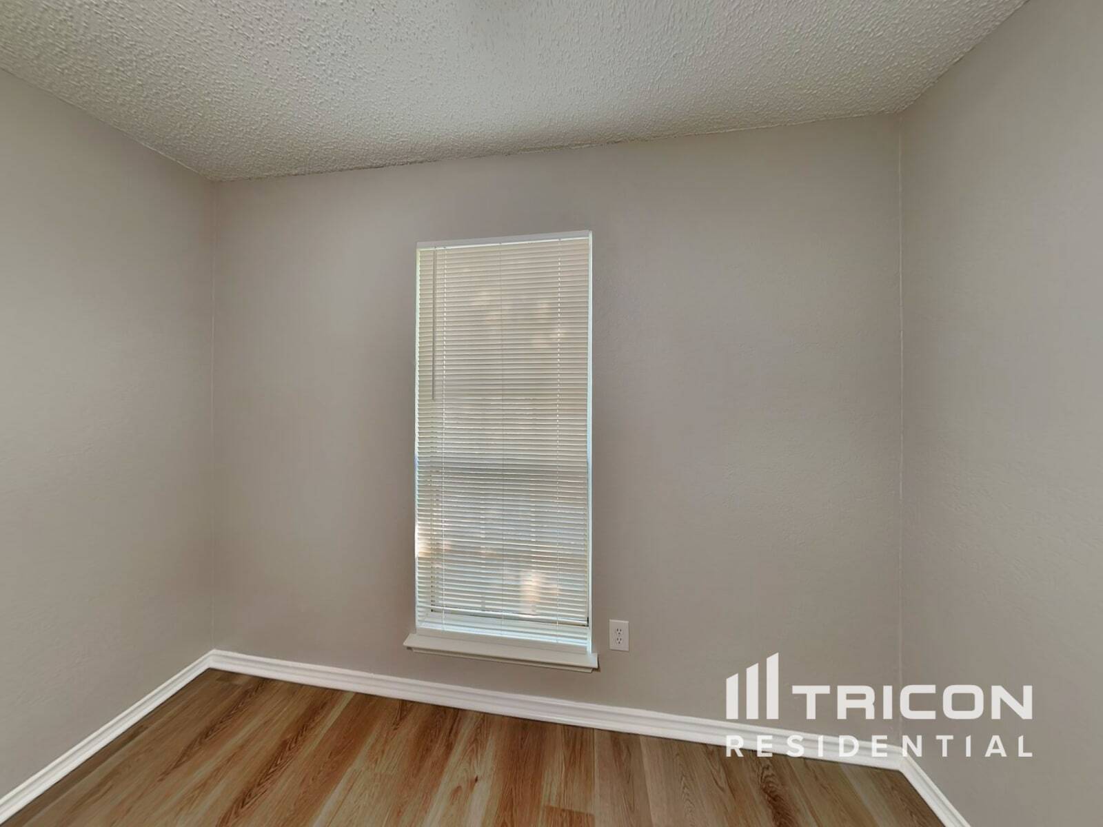 Building Photo - 2417 Highmont Dr