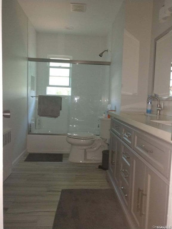 Building Photo - 570 Church Ave