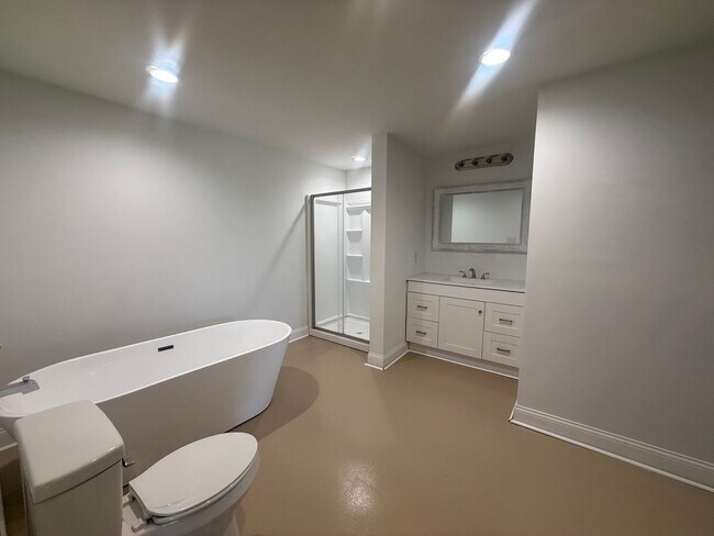 Building Photo - 631 Imogene Dr