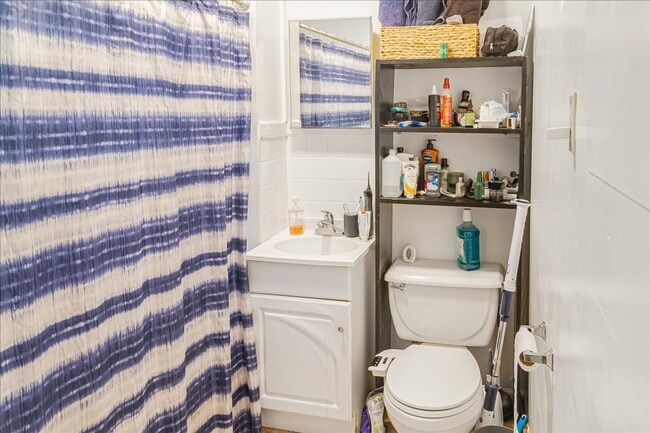 Building Photo - 212 W North St