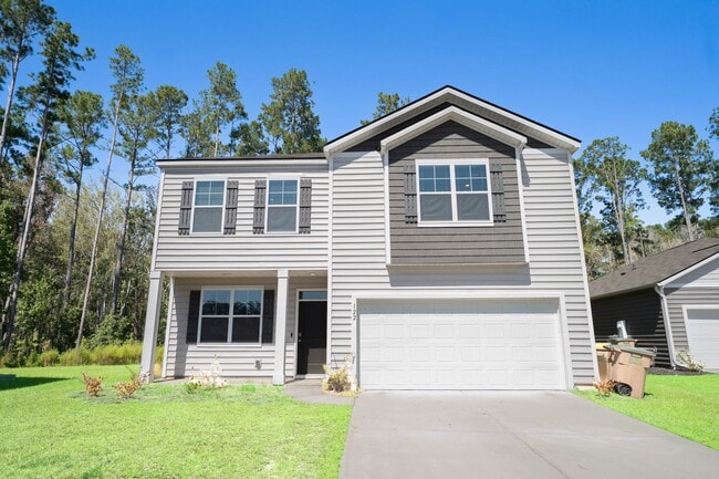 Building Photo - AVAILABLE NOW!