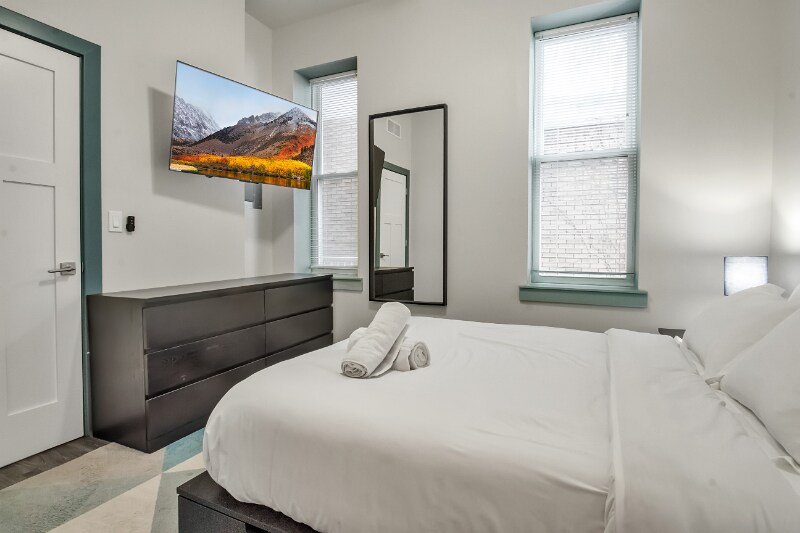 Building Photo - 36 E Utica St