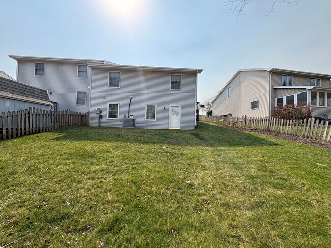 Building Photo - Duplex for Rent