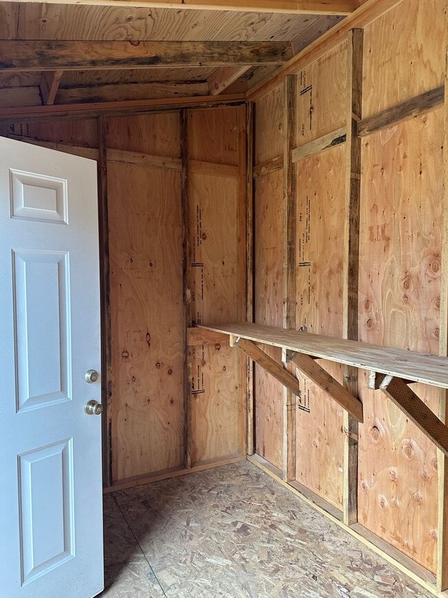 Building Photo - Beautiful 2 bedroom, 1 bath house in Sprin...