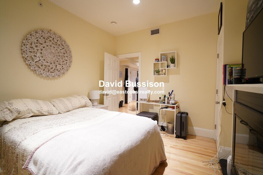 Building Photo - 1203 Beacon St