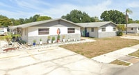 Building Photo - 2 bed one bath duplex
