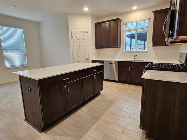 Building Photo - 1629 Brimhurst Dr