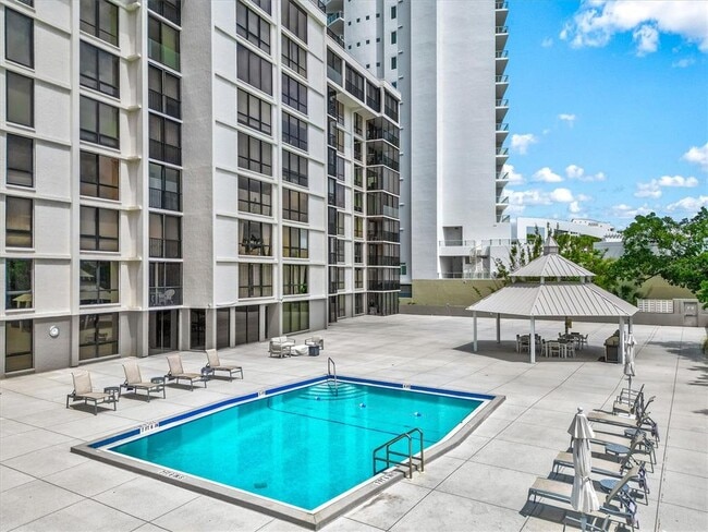 Building Photo - 707 S Gulfstream Ave