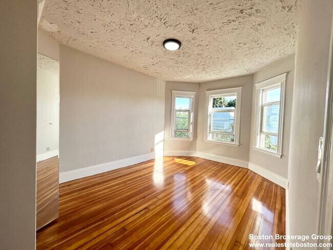 Building Photo - 31 Sudan St