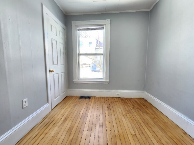 Building Photo - 72 Pier St