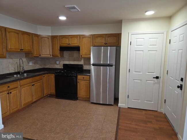 Primary Photo - 1009 Red Lion Rd