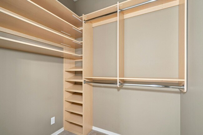 Building Photo - 2bd/1.75ba Seattle Condo