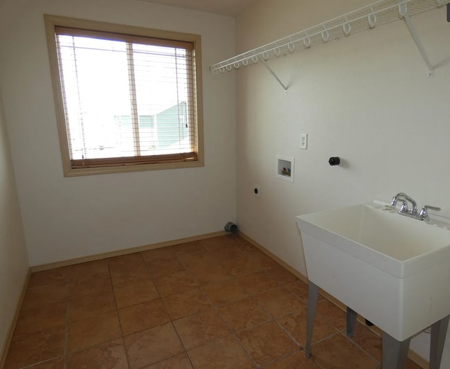 Building Photo - Spacious 4 BR/ 2.5BA