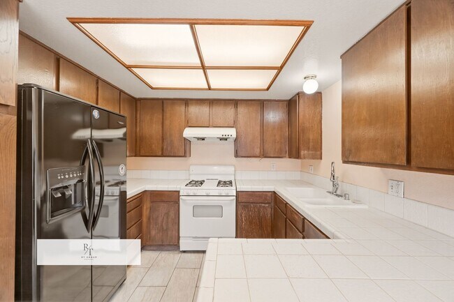 Building Photo - Temple City 2 Bed / 2 Bath Home, 2-Car Garage & Top-Rated Temple City Schools