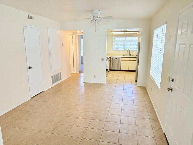 Building Photo - Freshly Updated 2-Bedroom Condo In The Mes...